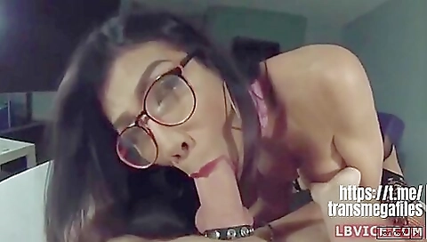 Asian bitch getting fucked in her tight pussy in this vid