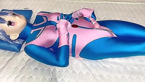 Amateur blonde with a red dress is fucking in her pussy