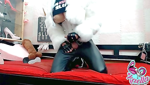 Amateur video with kinky sex scene of a girl with a big ass